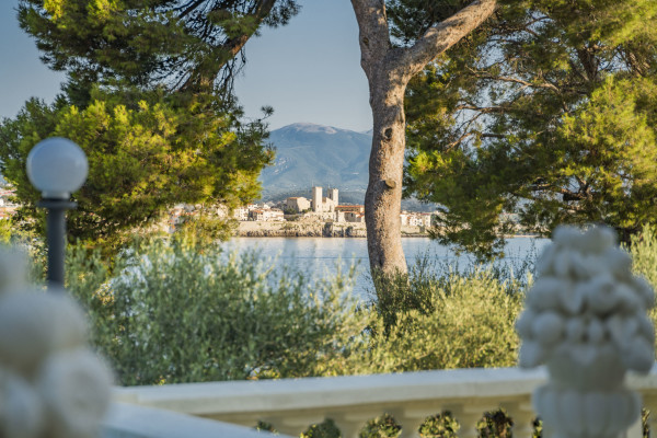 villa in Cap d'Antibes : Rent lovely 6 bedroom ( 5 guests + 1 for staff/teenagers) villa on the Cap d'Antibes within walking distance to the beach - Photo 51