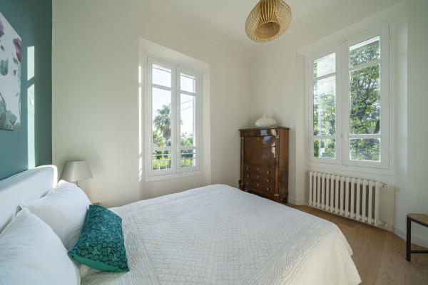 villa in Cap d'Antibes : Rent lovely 6 bedroom ( 5 guests + 1 for staff/teenagers) villa on the Cap d'Antibes within walking distance to the beach - Photo 39