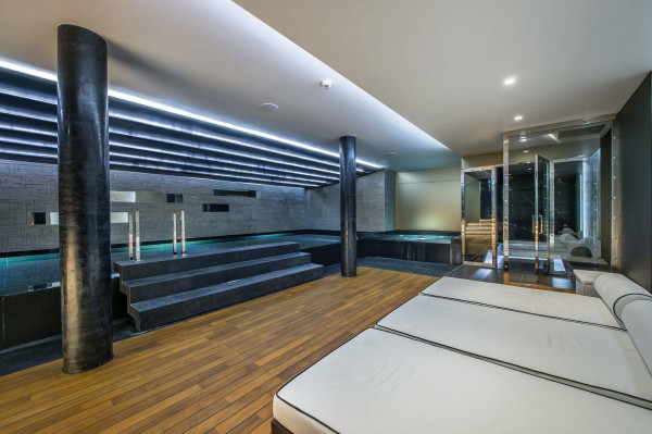villa in Courchevel : Rent this 8 bedrooms luxury chalet in Nogentil Courchevel 1850 - Photo 17