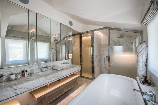 villa in Courchevel : Rent this 8 bedrooms luxury chalet in Nogentil Courchevel 1850 - Photo 10