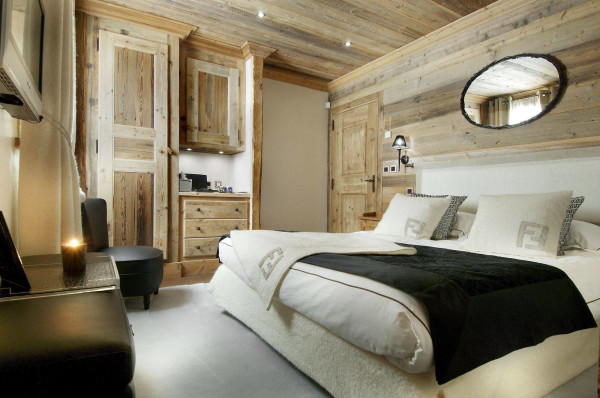 villa in Courchevel : Rent a700 sqm chalet in Courchevel 1850 with a Wonderful Mountain View. - Photo 2