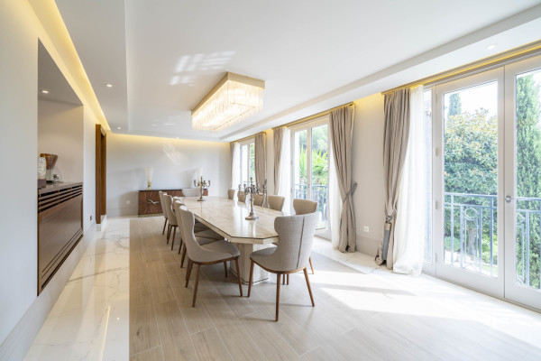 villa in Cannes : Rent stunning 8 bedroom chateau in the center of Cannes with sea views, pool and easy access to the Croisette and beaches - Photo 50