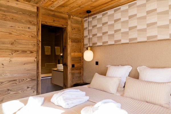 villa in Méribel : Rent this 6 bedroom chalet in a quiet area in Mussilon - Photo 13