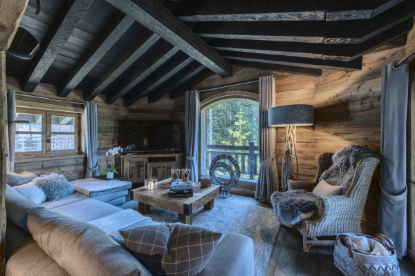 villa in Courchevel : Rent a luxury Chalet in Courchevel 1850, Ski in / Ski out, 7 bedrooms, indoor Swimming pool - Photo 6