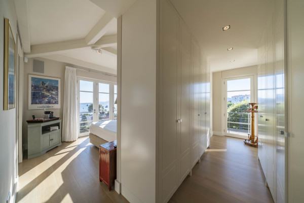 villa in Cap d'Antibes : Amazing sea view for this 6 bedroom villa located at 150m from the beach. - Photo 25