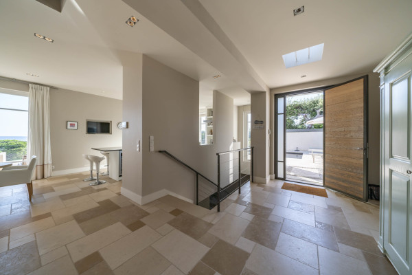 villa in Cap d'Antibes : Amazing sea view for this 6 bedroom villa located at 150m from the beach. - Photo 24