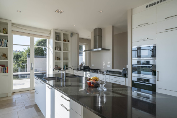 villa in Cap d'Antibes : Amazing sea view for this 6 bedroom villa located at 150m from the beach. - Photo 23