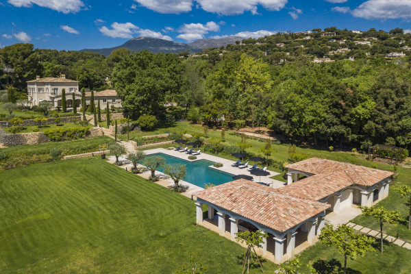 villa in La Colle-sur-Loup : Rent Incredible 7 bedroom domaine in Saint-Paul-de-Vence with 3.8 hectares of land with pool, tennis court and sea views - Photo 50