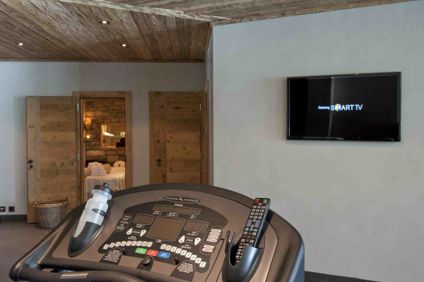villa in Verbier : Rent estate comprised of 2 luxury chalets in Verbier with spa as well as a chalet for staff - Photo 40