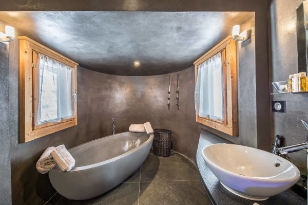 villa in Courchevel : Rent a Ski in / ski out Chalet on Pralong slopes. - Photo 2