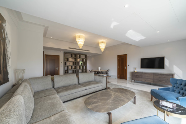 villa in Cannes : Rent stunning 8 bedroom chateau in the center of Cannes with sea views, pool and easy access to the Croisette and beaches - Photo 43