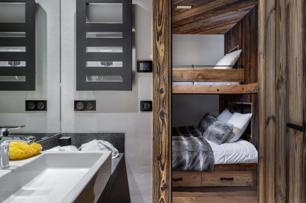 villa in Val-d'Isère : Rent this 5 bedrooms chalet with a perfect location. - Photo 12