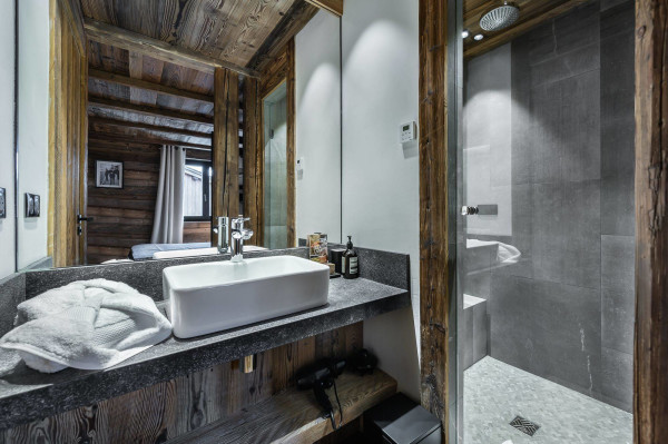 villa in Val-d'Isère : Rent this 5 bedrooms chalet with a perfect location. - Photo 13