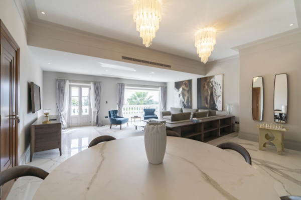 villa in Cannes : Rent stunning 8 bedroom chateau in the center of Cannes with sea views, pool and easy access to the Croisette and beaches - Photo 40