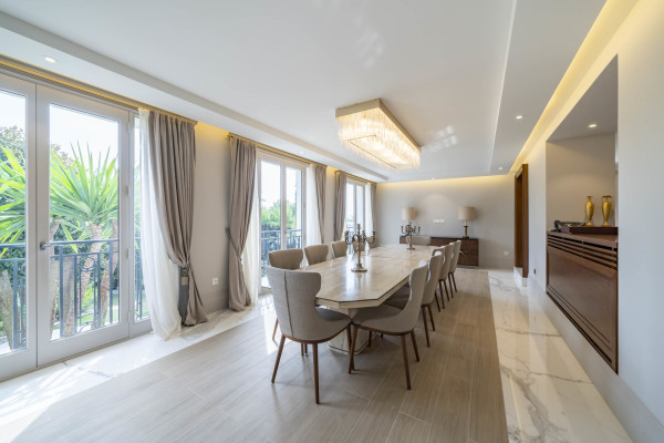 villa in Cannes : Rent stunning 8 bedroom chateau in the center of Cannes with sea views, pool and easy access to the Croisette and beaches - Photo 49