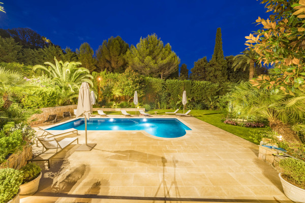 villa in Cannes : Rent stunning 8 bedroom chateau in the center of Cannes with sea views, pool and easy access to the Croisette and beaches - Photo 66