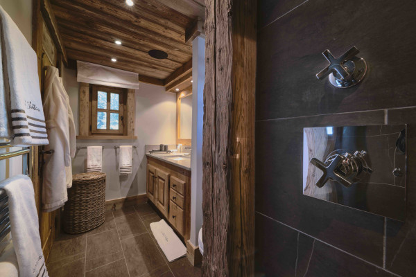 villa in Courchevel : Rent a luxury Chalet in Courchevel 1850, Ski in / Ski out, 7 bedrooms, indoor Swimming pool - Photo 20
