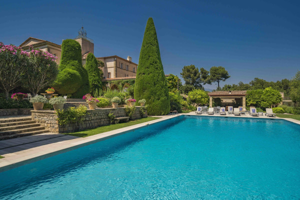 villa in Valbonne : Rent a unique Domaine between Mougins and Valbonne located on prestigious grounds of a total of 18 hectars with a tennis court. - Photo 50