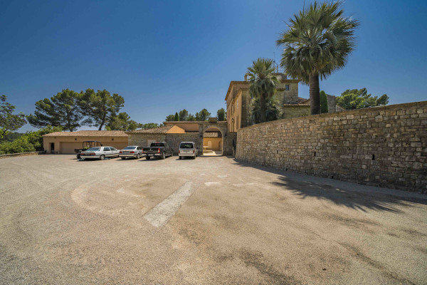 villa in Valbonne : Rent a unique Domaine between Mougins and Valbonne located on prestigious grounds of a total of 18 hectars with a tennis court. - Photo 57
