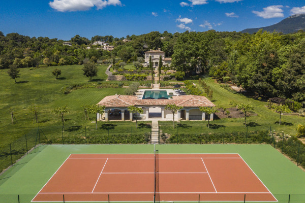 villa in La Colle-sur-Loup : Rent Incredible 7 bedroom domaine in Saint-Paul-de-Vence with 3.8 hectares of land with pool, tennis court and sea views - Photo 52