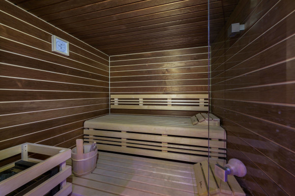 villa in Val d'Isere : Rent this chalet in Le Fornet, 200 m from the slopes. - Photo 13