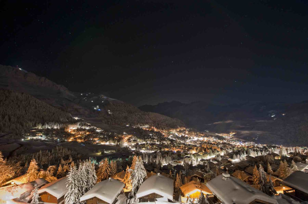 villa in Verbier : Rent estate comprised of 2 luxury chalets in Verbier with spa as well as a chalet for staff - Photo 48