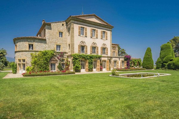 villa in Valbonne : Rent a unique Domaine between Mougins and Valbonne located on prestigious grounds of a total of 18 hectars with a tennis court. - Photo 64