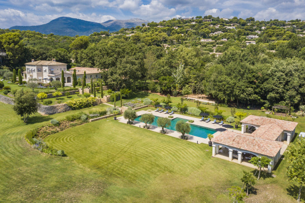 villa in La Colle-sur-Loup : Rent Incredible 7 bedroom domaine in Saint-Paul-de-Vence with 3.8 hectares of land with pool, tennis court and sea views - Photo 64