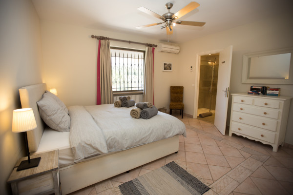 villa in Valbonne : Rent a Large Villa with Pool and View close to Valbonne Village - Photo 15