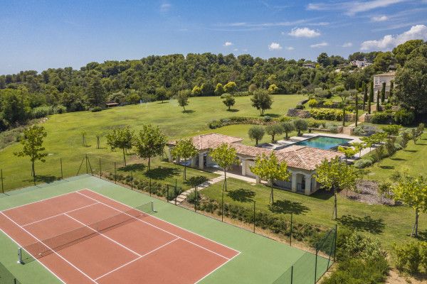 villa in La Colle-sur-Loup : Rent Incredible 7 bedroom domaine in Saint-Paul-de-Vence with 3.8 hectares of land with pool, tennis court and sea views - Photo 62
