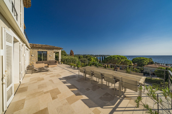 villa in Cap d'Antibes : Amazing sea view for this 6 bedroom villa located at 150m from the beach. - Photo 1