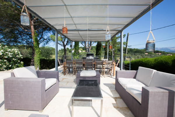 villa in Valbonne : Rent a Large Villa with Pool and View close to Valbonne Village - Photo 2