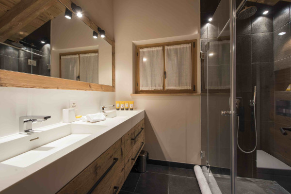 villa in Verbier : Rent estate comprised of 2 luxury chalets in Verbier with spa as well as a chalet for staff - Photo 14