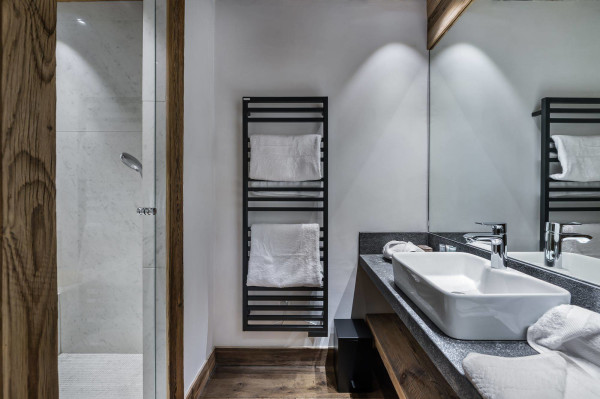 villa in Val-d'Isère : Rent this 5 bedrooms chalet with a perfect location. - Photo 19