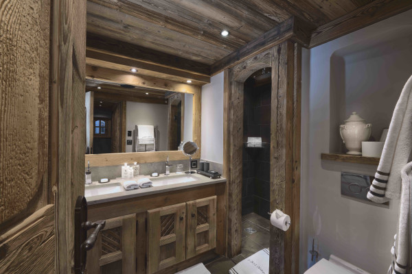 villa in Courchevel : Rent a luxury Chalet in Courchevel 1850, Ski in / Ski out, 7 bedrooms, indoor Swimming pool - Photo 21
