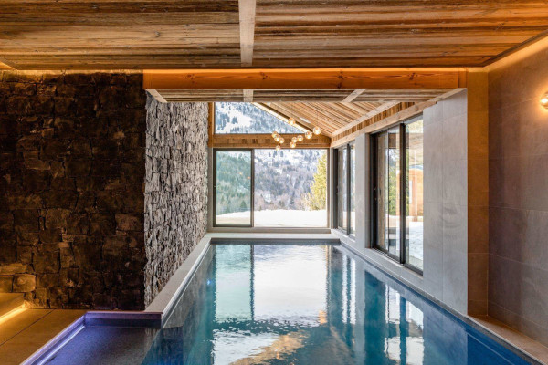 villa in Méribel : Rent this 6 bedroom chalet in a quiet area in Mussilon - Photo 25