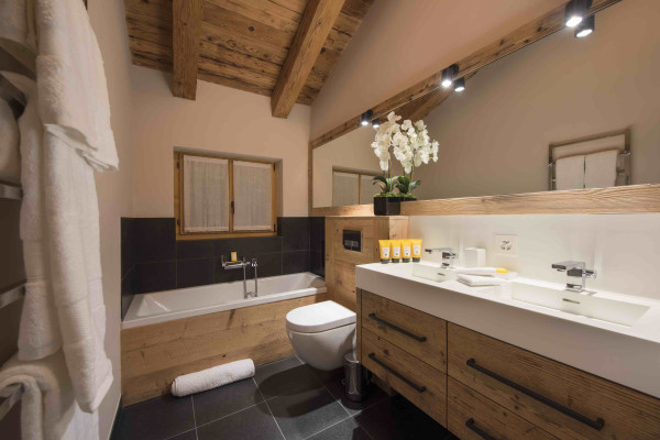 villa in Verbier : Rent estate comprised of 2 luxury chalets in Verbier with spa as well as a chalet for staff - Photo 18
