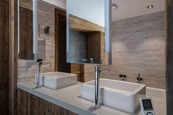 villa in Val d'Isere : Rent this chalet in Le Fornet, 200 m from the slopes. - Photo 11