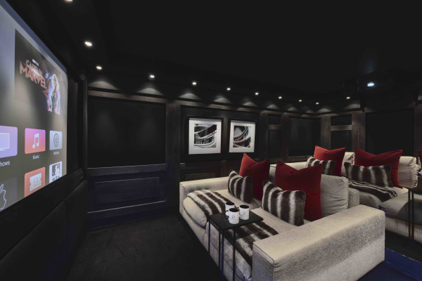 villa in Courchevel : Rent a luxury Chalet in Courchevel 1850, Ski in / Ski out, 7 bedrooms, indoor Swimming pool - Photo 31