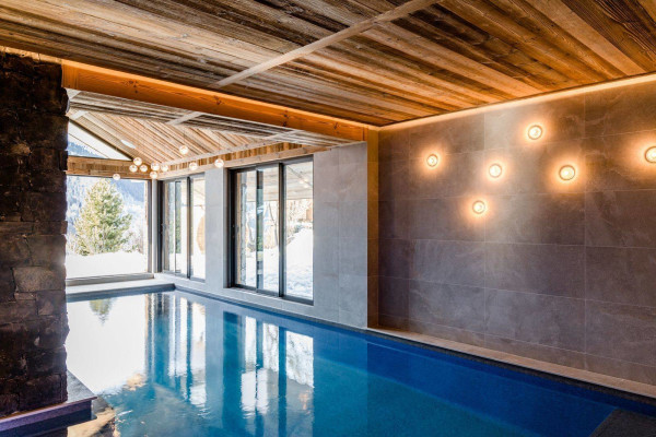 villa in Méribel : Rent this 6 bedroom chalet in a quiet area in Mussilon - Photo 23