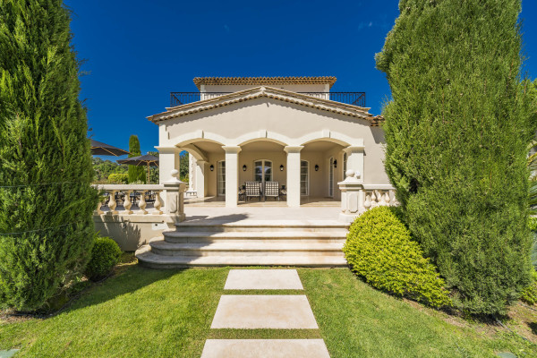 villa in La Colle-sur-Loup : Rent Incredible 7 bedroom domaine in Saint-Paul-de-Vence with 3.8 hectares of land with pool, tennis court and sea views - Photo 45