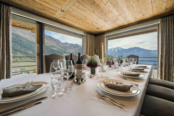 villa in Verbier : Rent estate comprised of 2 luxury chalets in Verbier with spa as well as a chalet for staff - Photo 51