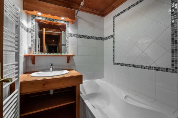 villa in Méribel : Rent this Family chalet which can welcome 15 people near the resort center. - Photo 14