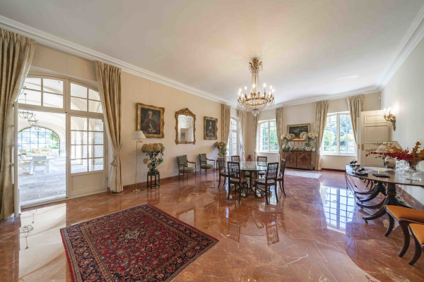 villa in Valbonne : Rent a unique Domaine between Mougins and Valbonne located on prestigious grounds of a total of 18 hectars with a tennis court. - Photo 35