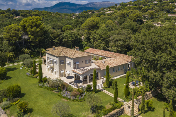 villa in La Colle-sur-Loup : Rent Incredible 7 bedroom domaine in Saint-Paul-de-Vence with 3.8 hectares of land with pool, tennis court and sea views - Photo 63