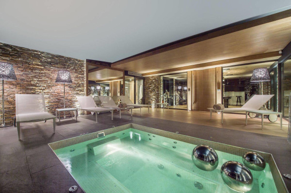 villa in Courchevel : Rent this 5 bedrooms chalet in Courchevel 1650 - Photo 1