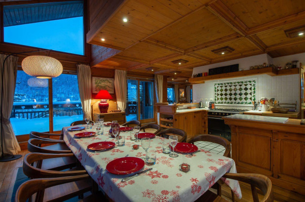 villa in Méribel : Rent this Family chalet which can welcome 15 people near the resort center. - Photo 3