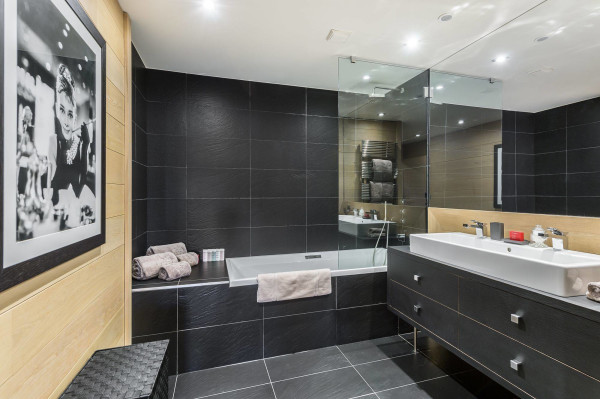 villa in Courchevel : Rent this Ski in/ ski out Chalet in Courchevel 1650 - Photo 15