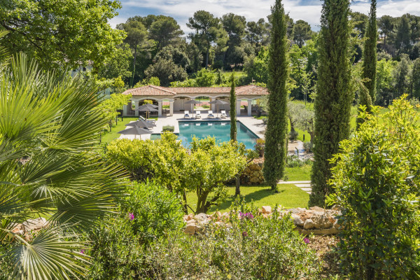 villa in La Colle-sur-Loup : Rent Incredible 7 bedroom domaine in Saint-Paul-de-Vence with 3.8 hectares of land with pool, tennis court and sea views - Photo 46