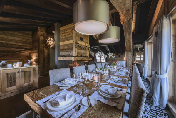 villa in Courchevel : Rent a luxury Chalet in Courchevel 1850, Ski in / Ski out, 7 bedrooms, indoor Swimming pool - Photo 3